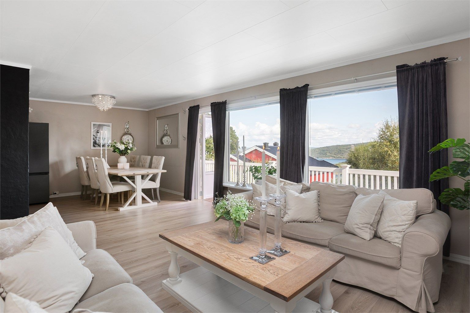 Fra stue mot spisestuen 