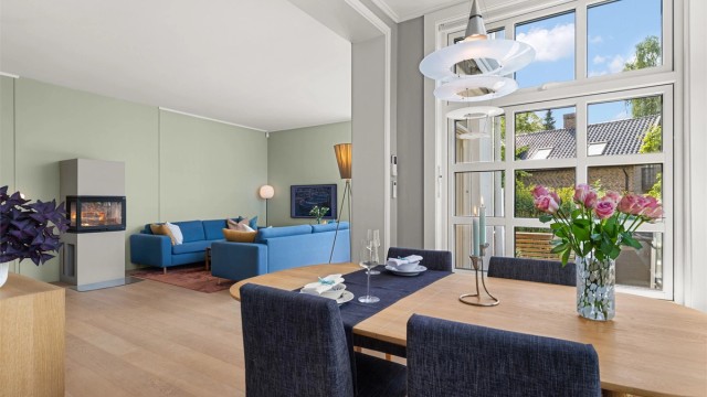 Rommet har plass til møblering i flere soner