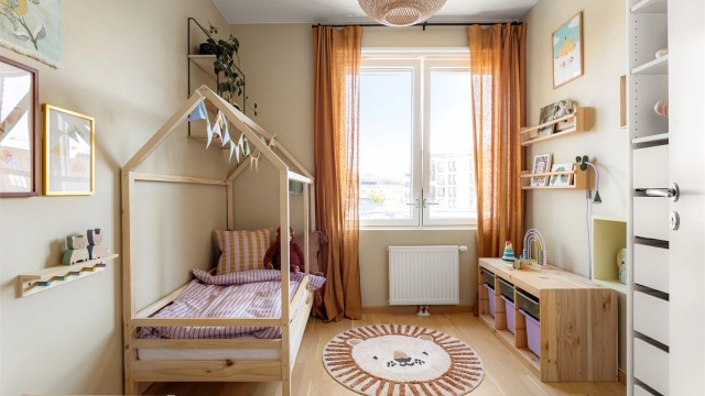 Et lyst og fleksibelt rom som passer like godt som barnerom, gjesterom eller hjemmekontor.