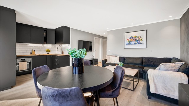 Plass til spisebord og sofa