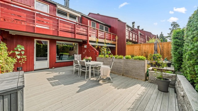 Velkommen til Lindbäckveien 45C, presentert av Hamdi Kaptan v/Krogsveen.