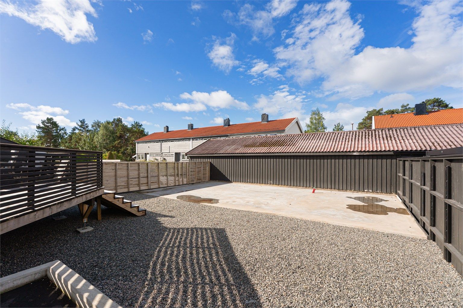 Stort potensiale for gressplen, utekjøkken, kjøkkenhage eller lignende. 