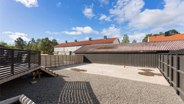 Stort potensiale for gressplen, utekjøkken, kjøkkenhage eller lignende.
