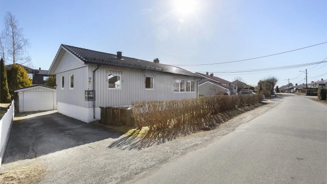 Velkommen til Rådyrveien 9 på solrike Tårnåsen!