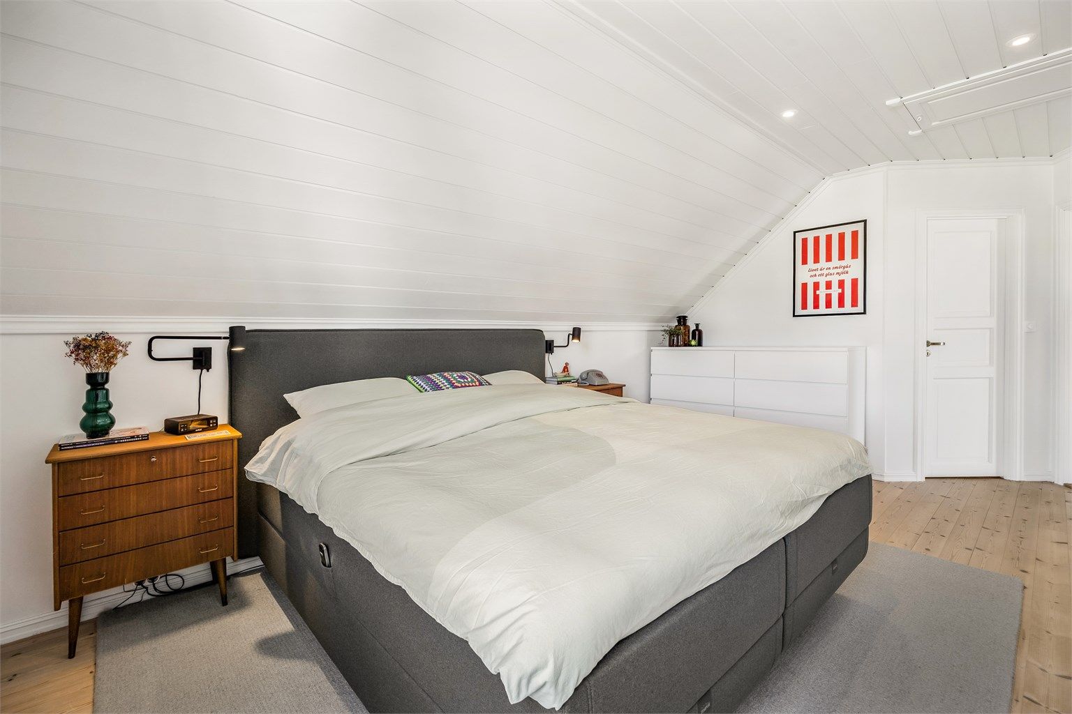 Rommet har vært benyttet som hovedsoverom, da rommet har en praktisk plassering ifht. bad og har et eget garderoberom. 