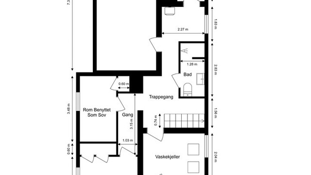 Kjelleren har et bruksareal på 90 m² og inneholder flere innredede rom, bad, vaskekjeller og bod. Bruksendring av rommene er ikke omsøkt.