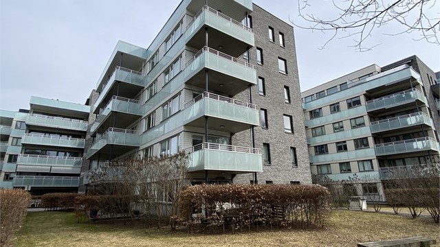 Nyere og pen 1-roms med stor balkong i idylliske omgivelser på Skøyen