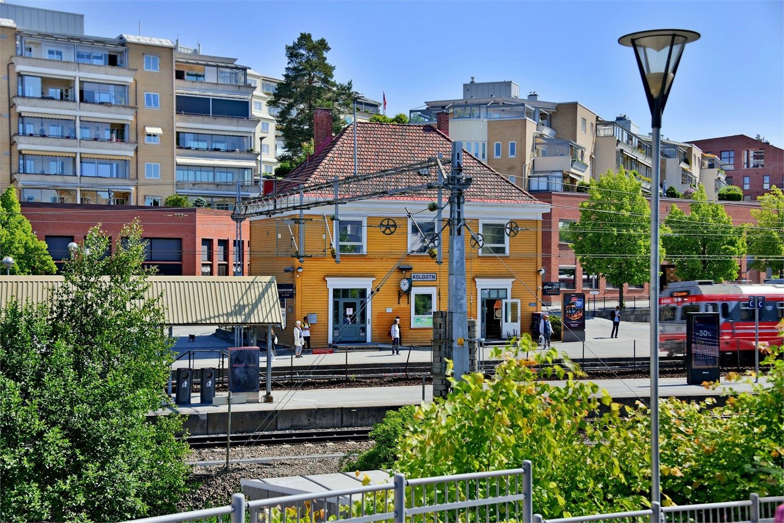 Kort gangavstand til Kolbotn togstasjon - god forbindelse mot nord og syd - toget går 4 ganger i timen til bl.a. Oslo store deler av dagen på hverdager