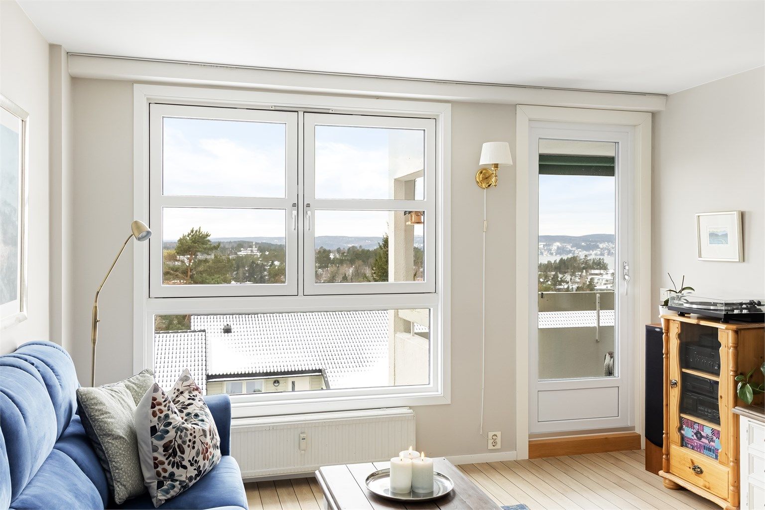 Utgang fra stue til sydvendt balkong