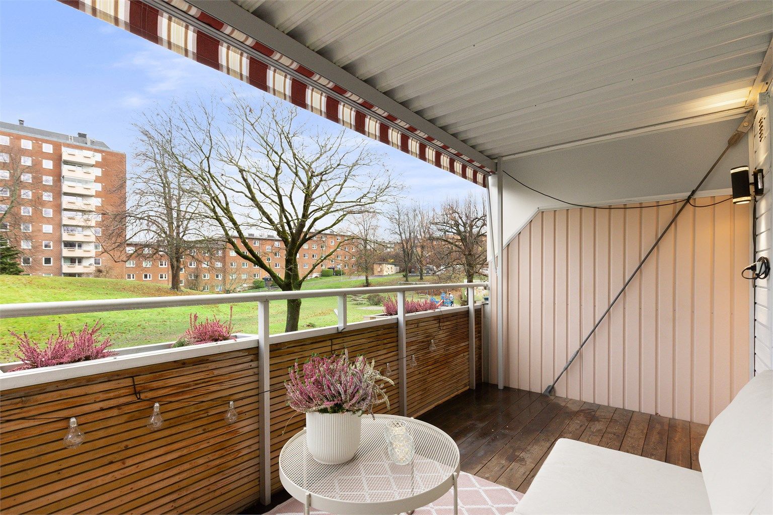 Det er lagt nye spiler langs rekkverket