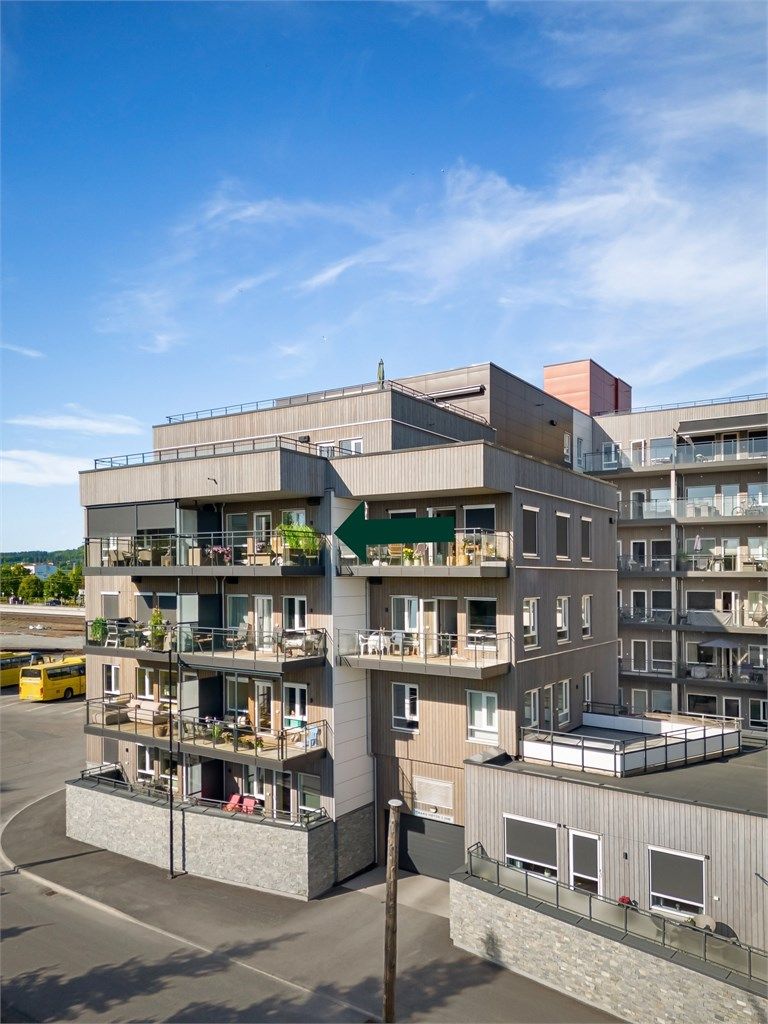 Enkel adkomst til leiligheten som er ligger i byggets 4. etasje via heis