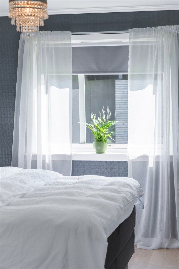Vinduene slipper inn dagslys og gir utsyn.