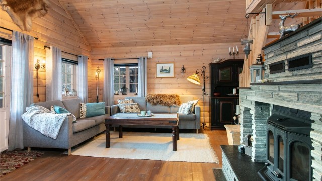 Det er god plass til flere soner og sitteplasser på stuen