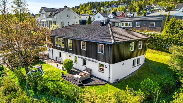 Eiendomsmegler Krogsveen v/Christian Blenne Lien ønsker velkommen til Odins vei 15!