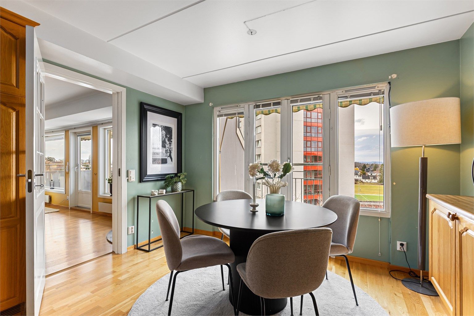 Det er lagt varmefolie under kjøkkengulvet