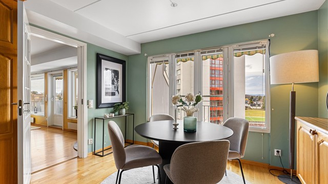 Det er lagt varmefolie under kjøkkengulvet