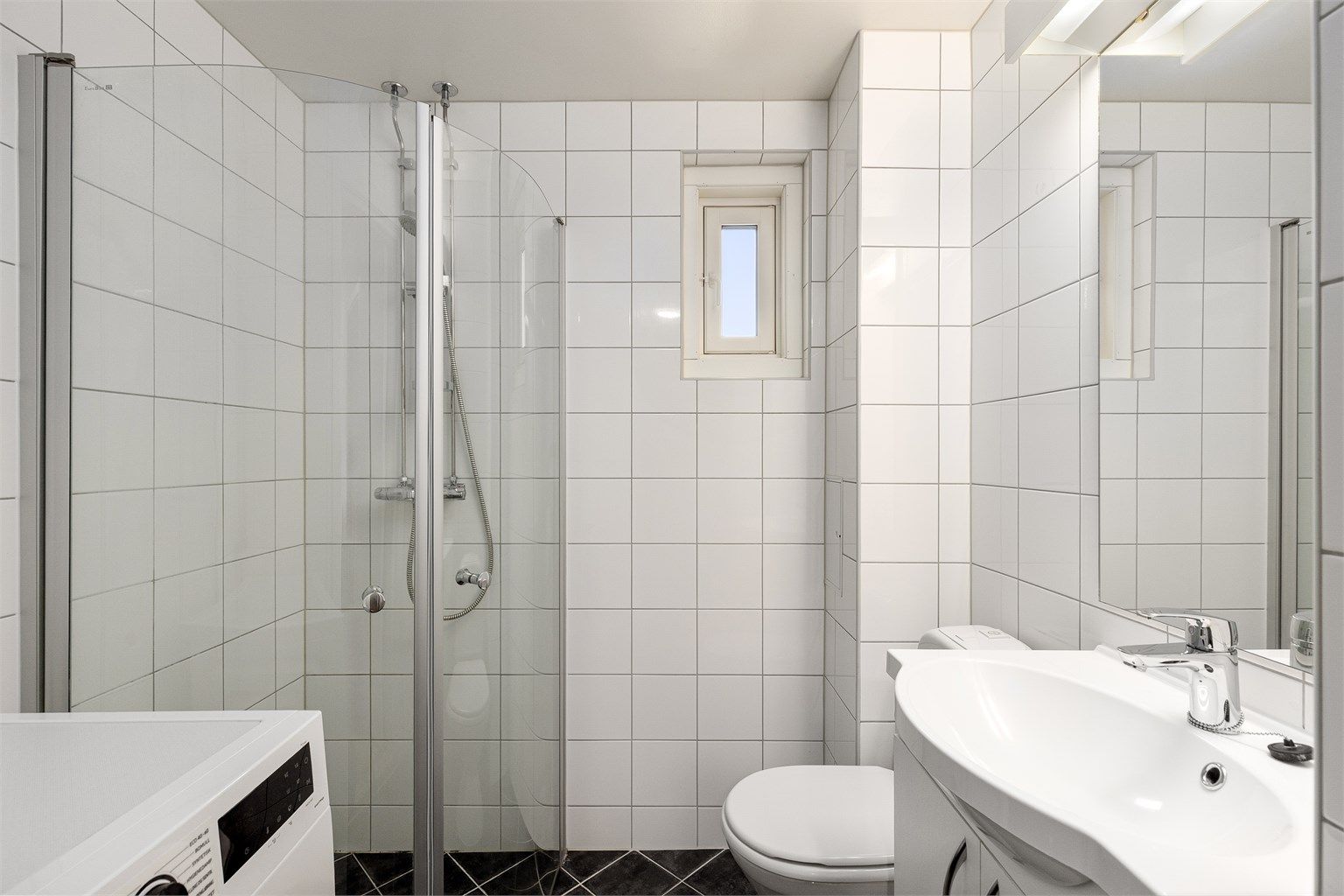 Badet ble oppgradert i regi av borettslaget i 2009–2011 og har opplegg for vaskemaskin.