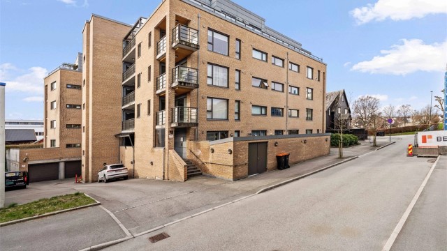 Leilighetsbygget er fra 2007 og ligger i et etablert og rolig område i Hillevåg.