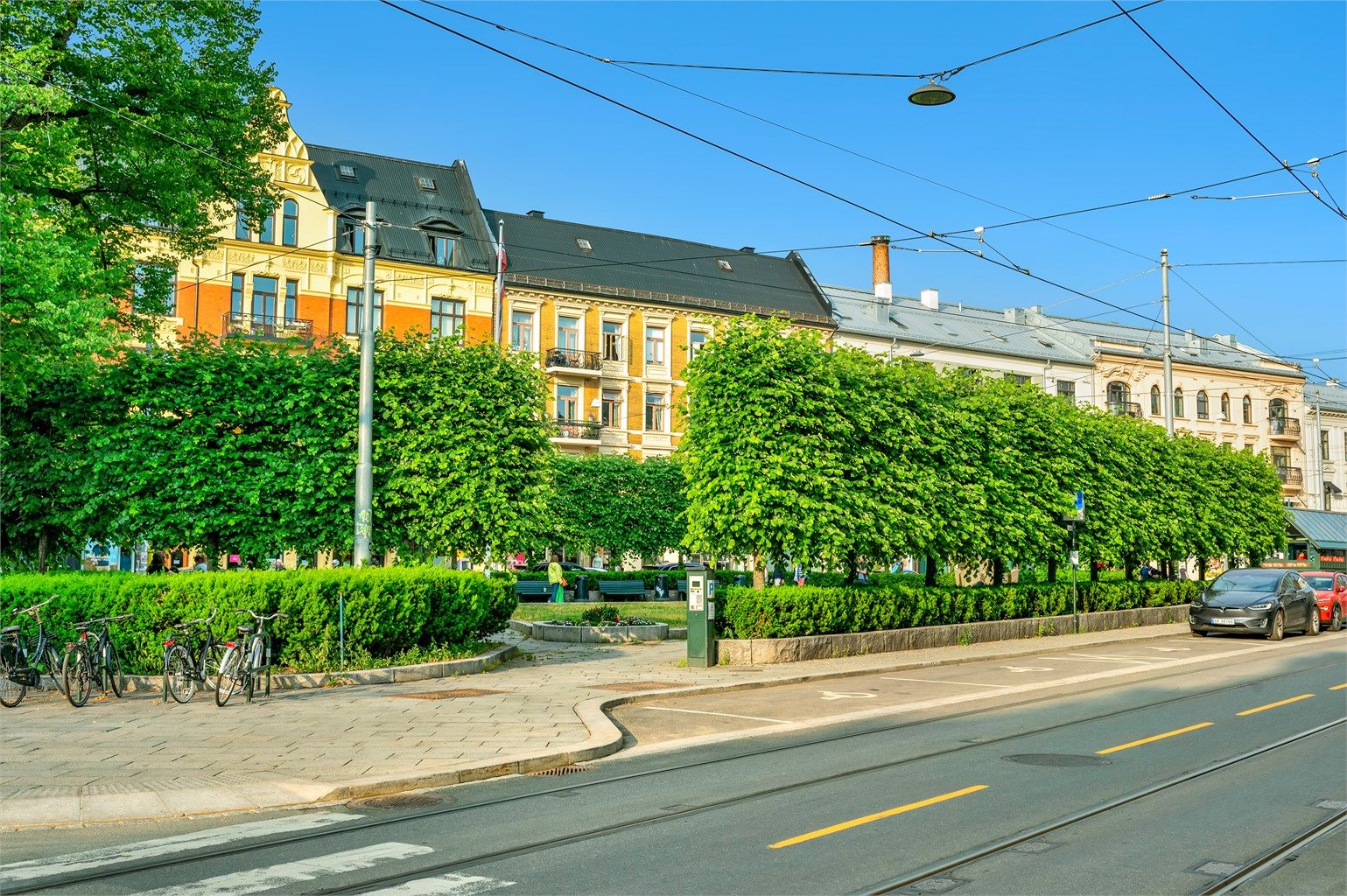 Det er også lett å komme seg til andre steder i byen, med t-bane, trikk, buss og flybuss rundt hjørnet. 