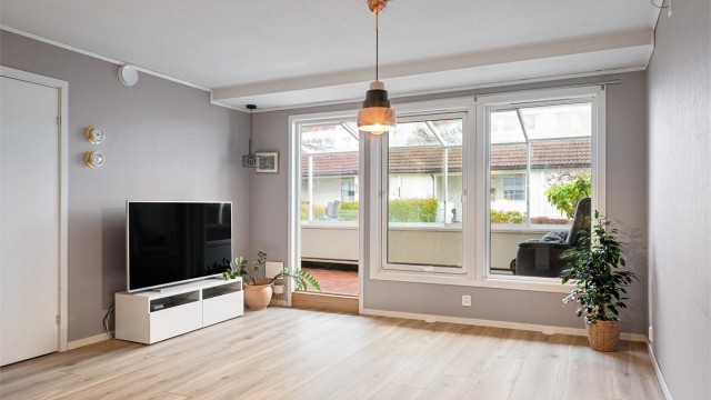 Fra stuen har man adkomst til den andre innglassede balkongen