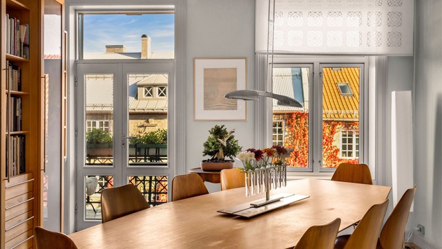Leiligheten har en luftig beliggenhet i 4. og øverste boligetasje. Foto: Bjørnar Solberg i Solberg Studio.