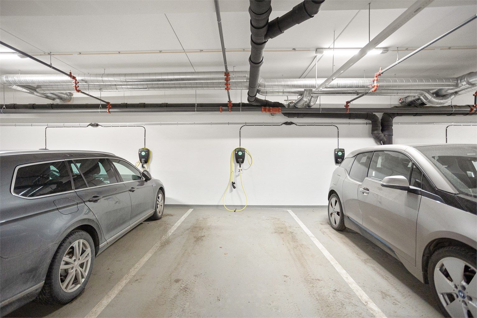 Garasjeplass med ladeboks medfølger leiligheten!