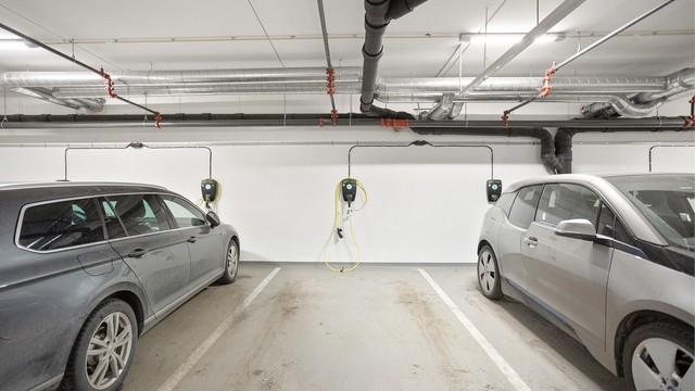 Garasjeplass med ladeboks medfølger leiligheten!