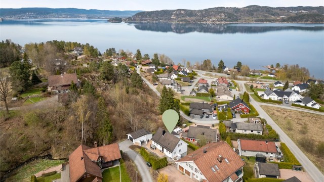Barnevennlig boligområde i rolige omgivelser (grenser mot skogsarealer).