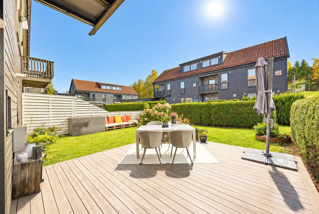 Uteplass med gode solforhold. 