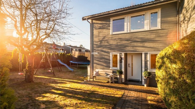 Nhut Nam Huynh v/ Krogsveen har gleden av å presentere Myrbakkveien 19!