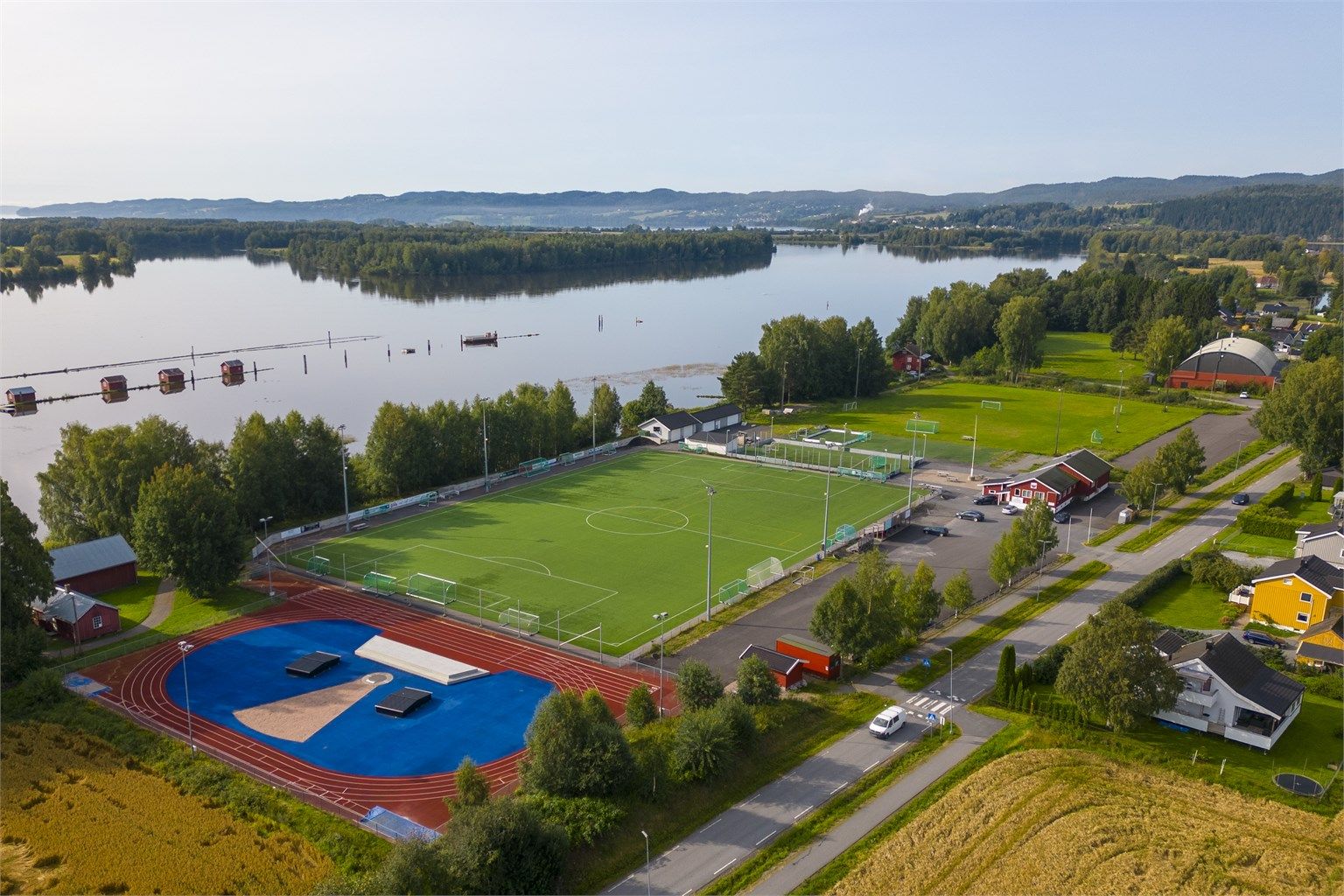 Kort vei til idrettsanlegg som Fet Arena, kun 4 minutter unna.