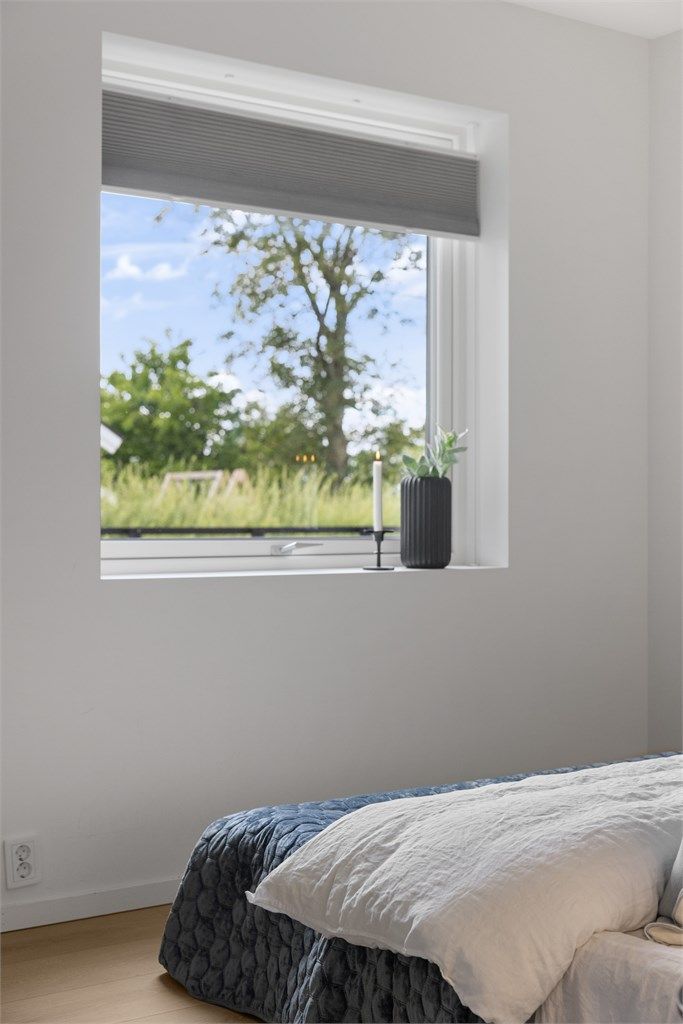Alle vinduer har 3-lags glass og utvendig aluminiumsbekledning.