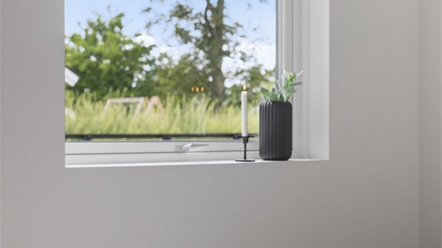 Alle vinduer har 3-lags glass og utvendig aluminiumsbekledning.