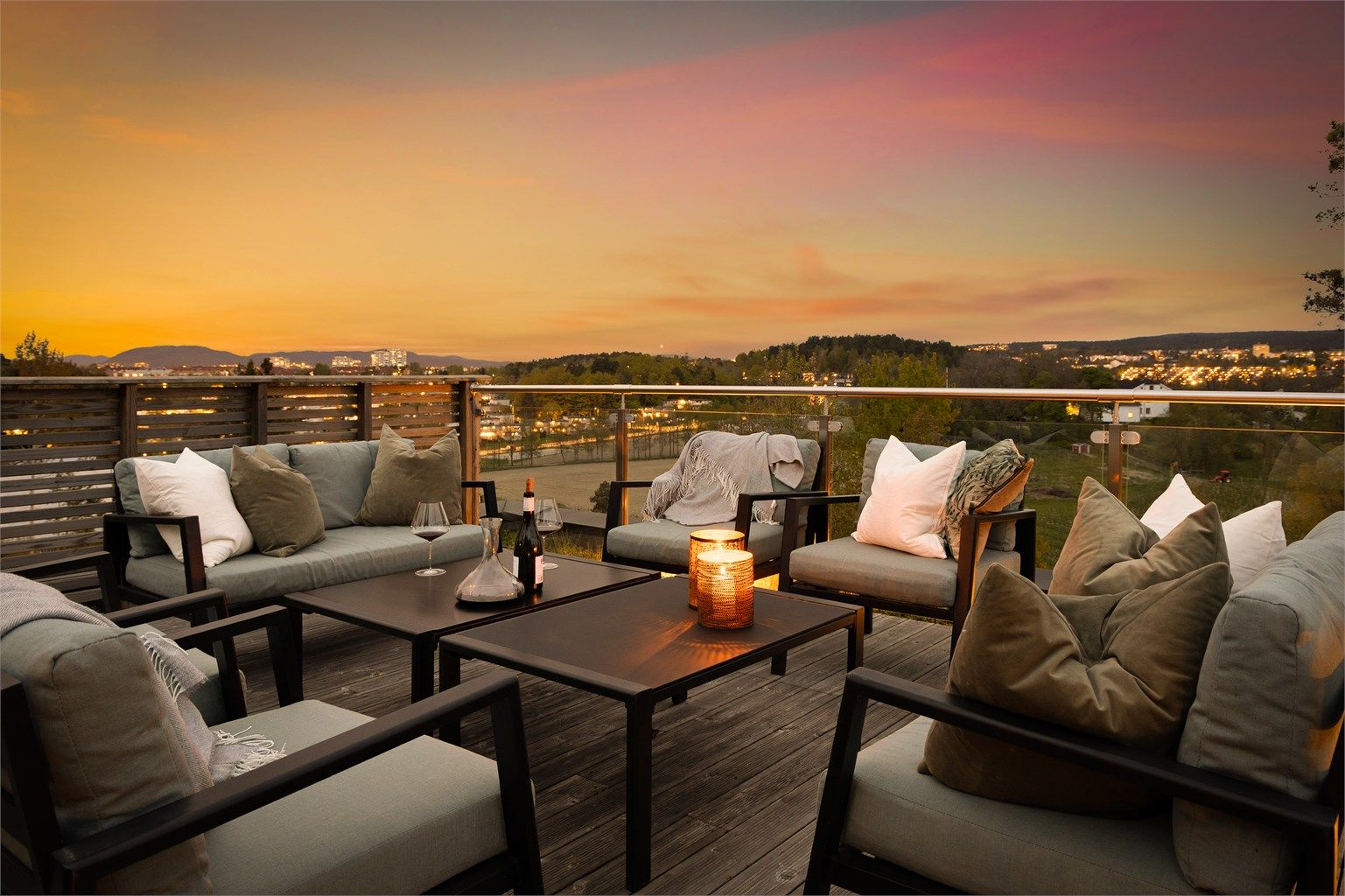 Boligen har en takterrasse på hele 42 kvm. med Abildsøs beste utsikt?