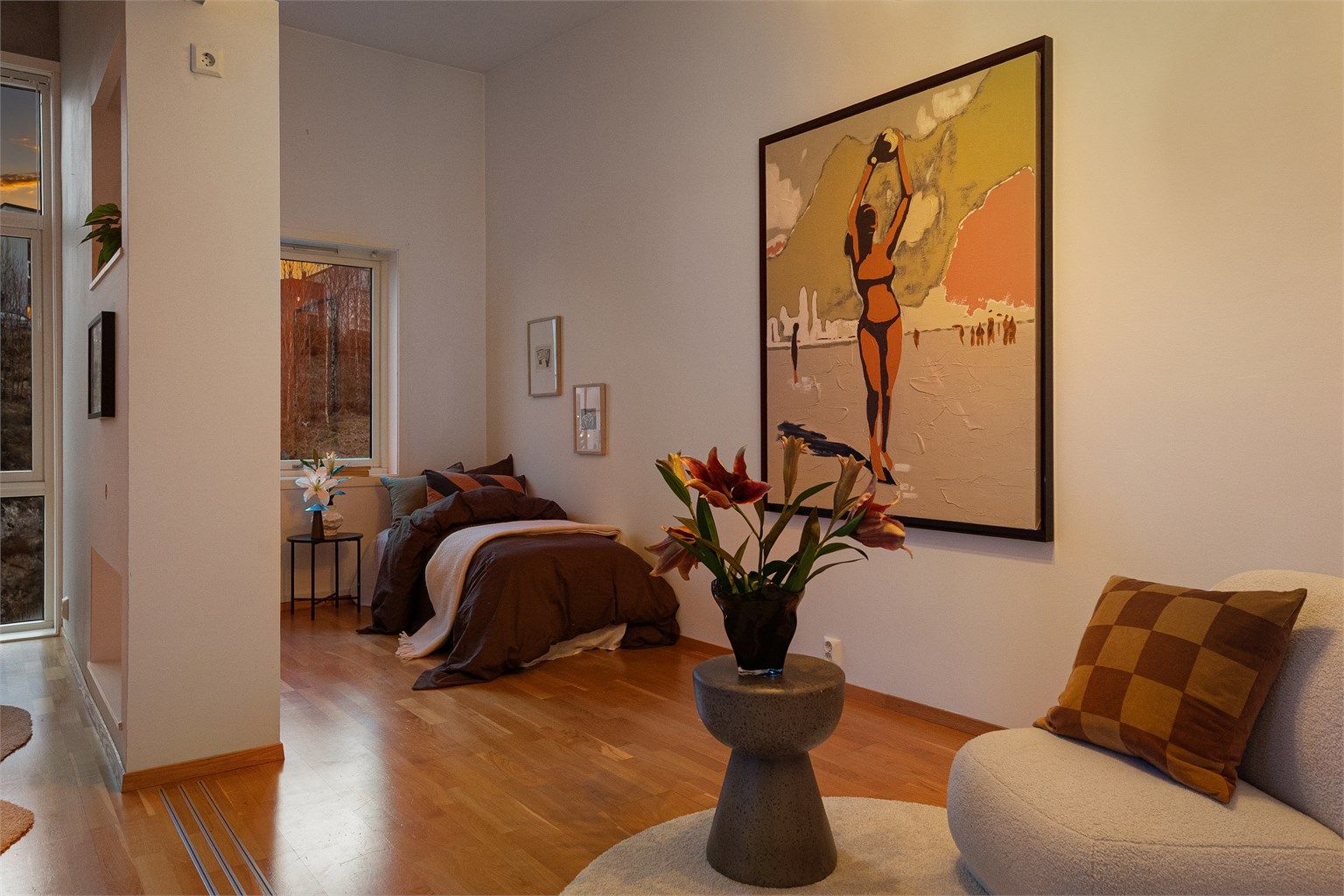 - Rommet ved stuen er det flere som har benyttet som spisestue, hjemmekontor m.m. men er originalt soverom -