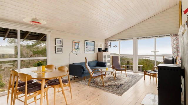 UTSIKTEN ER EN viktig ingrediens for måltidene, Utenfor Valle går skipsleden mellom Langesund og Kragerø og utenfor der ligger Jomfruland og Stråholmen ytterst mot havet.