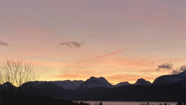 Utsikt mot Sunnmørsalpene - bilde tatt av selger