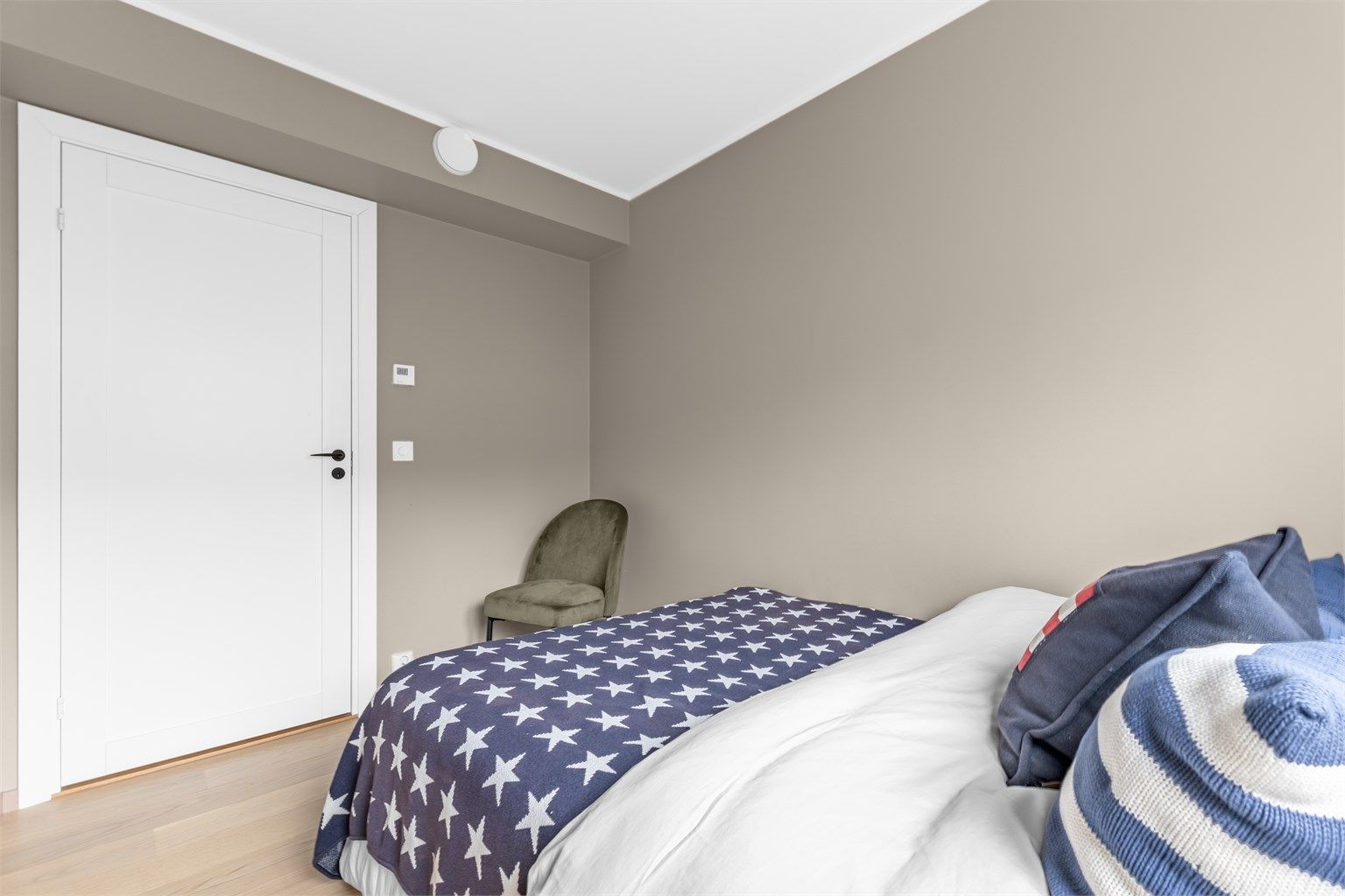 Vannbåren varme i alle rommene.