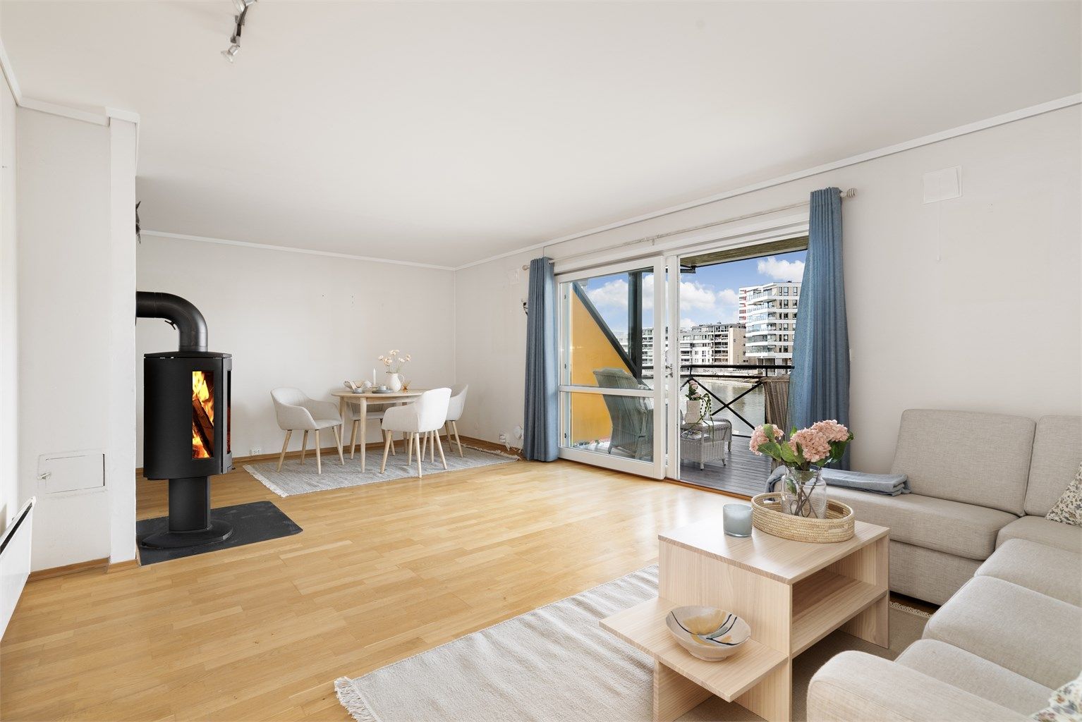 Dette er en sjelden mulighet til å bo eksklusivt i vannkanten, med en nydelig utsikt over Indre Havn.