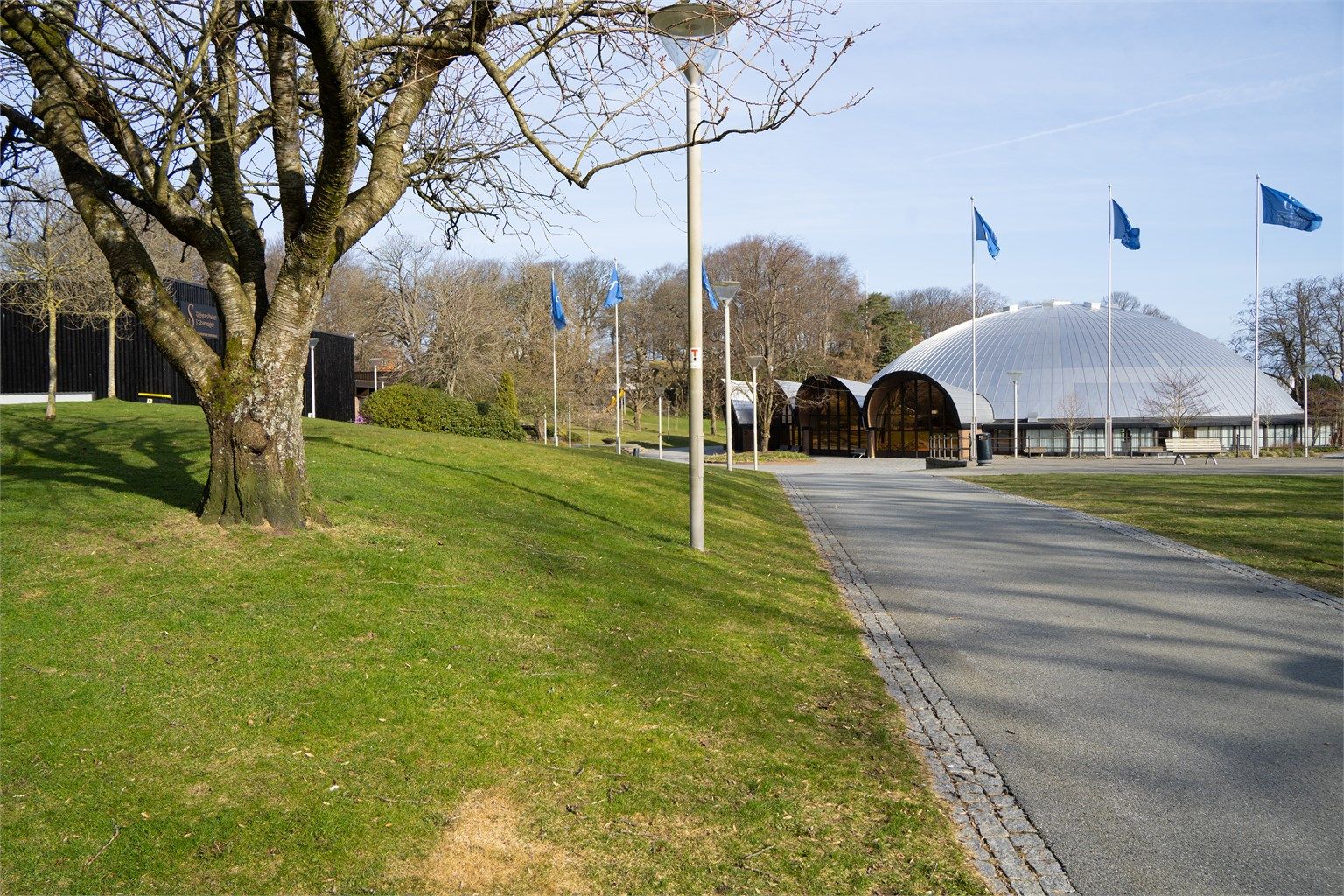 Stavanger konserthus og andre servicetilbud som treningssenter og butikker ligger i gangavstand.