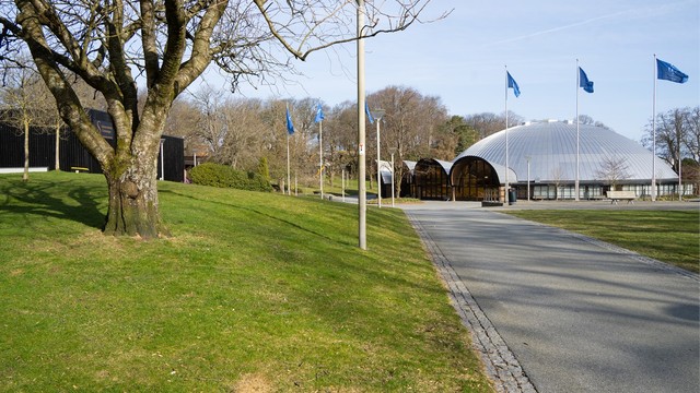 Stavanger konserthus og andre servicetilbud som treningssenter og butikker ligger i gangavstand.
