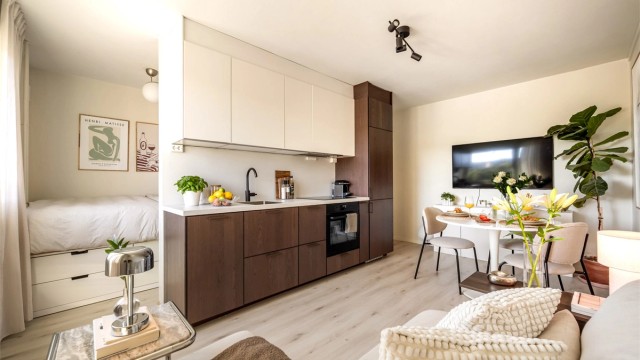 Lekker og kvadratsmart leilighet i 10. etasje, pusset opp i 2023/2024. Foto: Martine Eren Studio