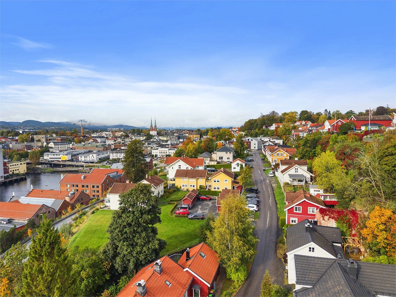 Det er mulighet for parkering på egen tomt. I tillegg finnes det alternative parkeringsmuligheter/fellesparkering like i nærheten.