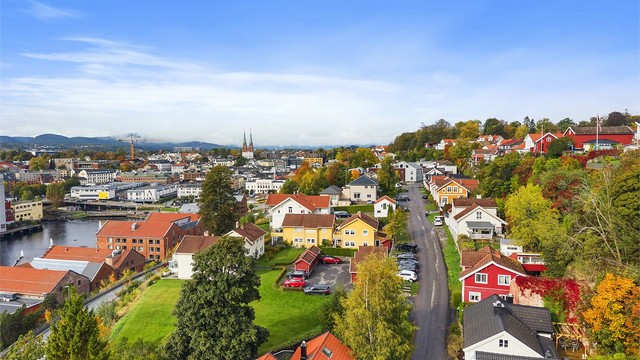 Det er mulighet for parkering på egen tomt. I tillegg finnes det alternative parkeringsmuligheter/fellesparkering like i nærheten.