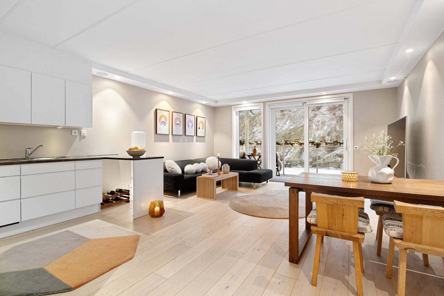 Sentrumsnær og trafikkskjermet 2-roms selveier fra 2014 med balkong og heis