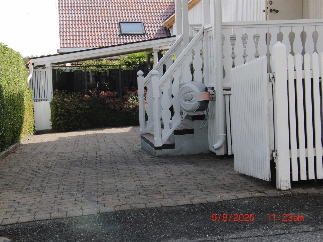 Her får du enkelt plass til to biler.