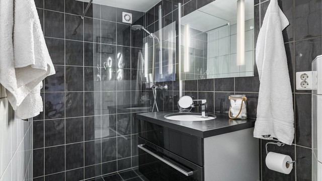 Badet ble fornyet rundt 2009 og har gulvvarme. Rørfornying ble utført i 2020.