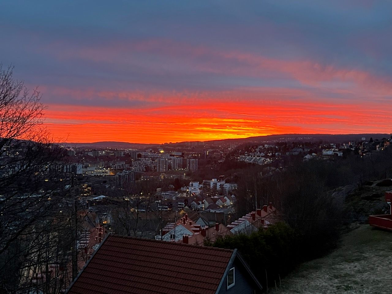 Fra balkongen er det fantastiske solnedganger. Selgers egne bilder.