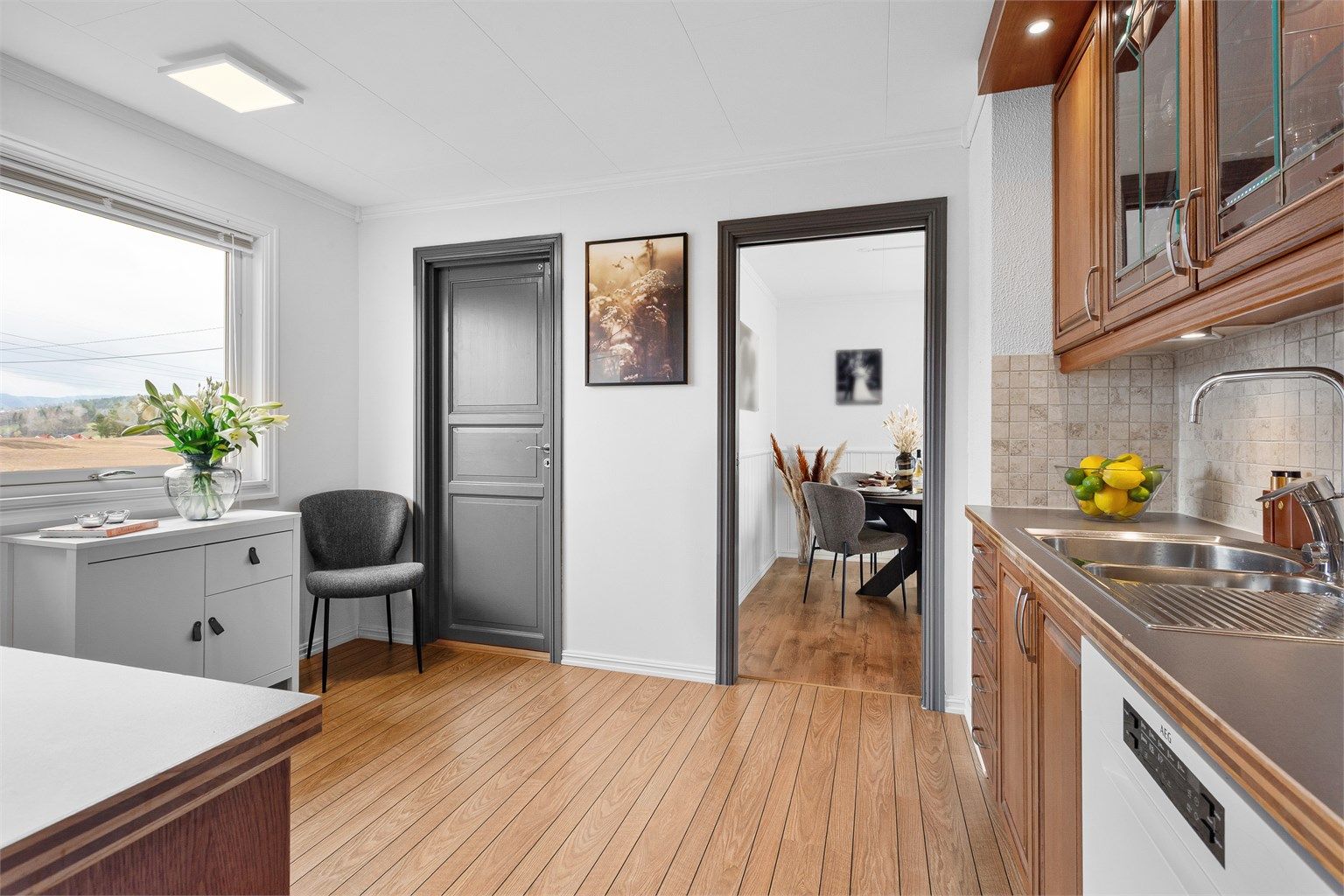 Adkomst til matbod fra kjøkkenet