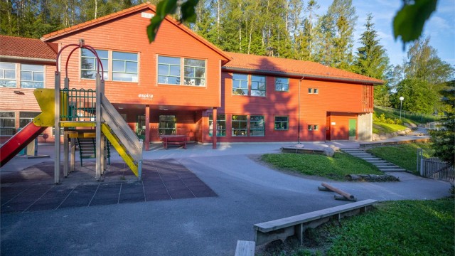 Flere barnehager i umiddelbar nærhet, inkludert Espira Snurrefjellet barnehage kun 4 minutter unna.